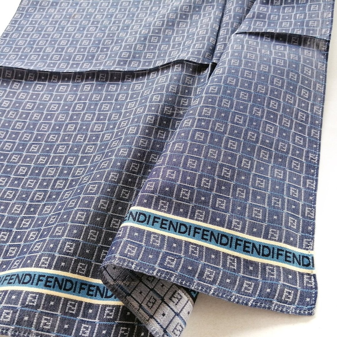 Fendi 复古缇花织物 – 带有边框的 Logo 缇花织物，18 x 18 英寸 - 手帕/方巾 - 棉 绿色