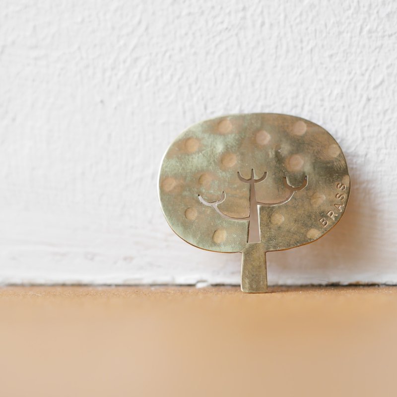 BRASS 冬日森林胸针 - 胸针 - 铜/黄铜 金色
