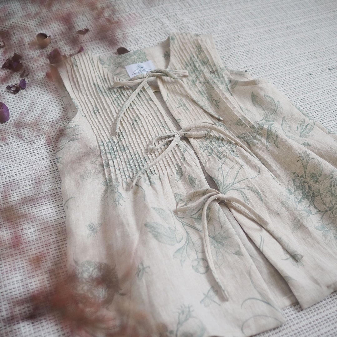 植物图鉴印花 / 田园格调细褶绑结背心 Pin Tuck Tie Front Vest - 女装背心 - 棉 