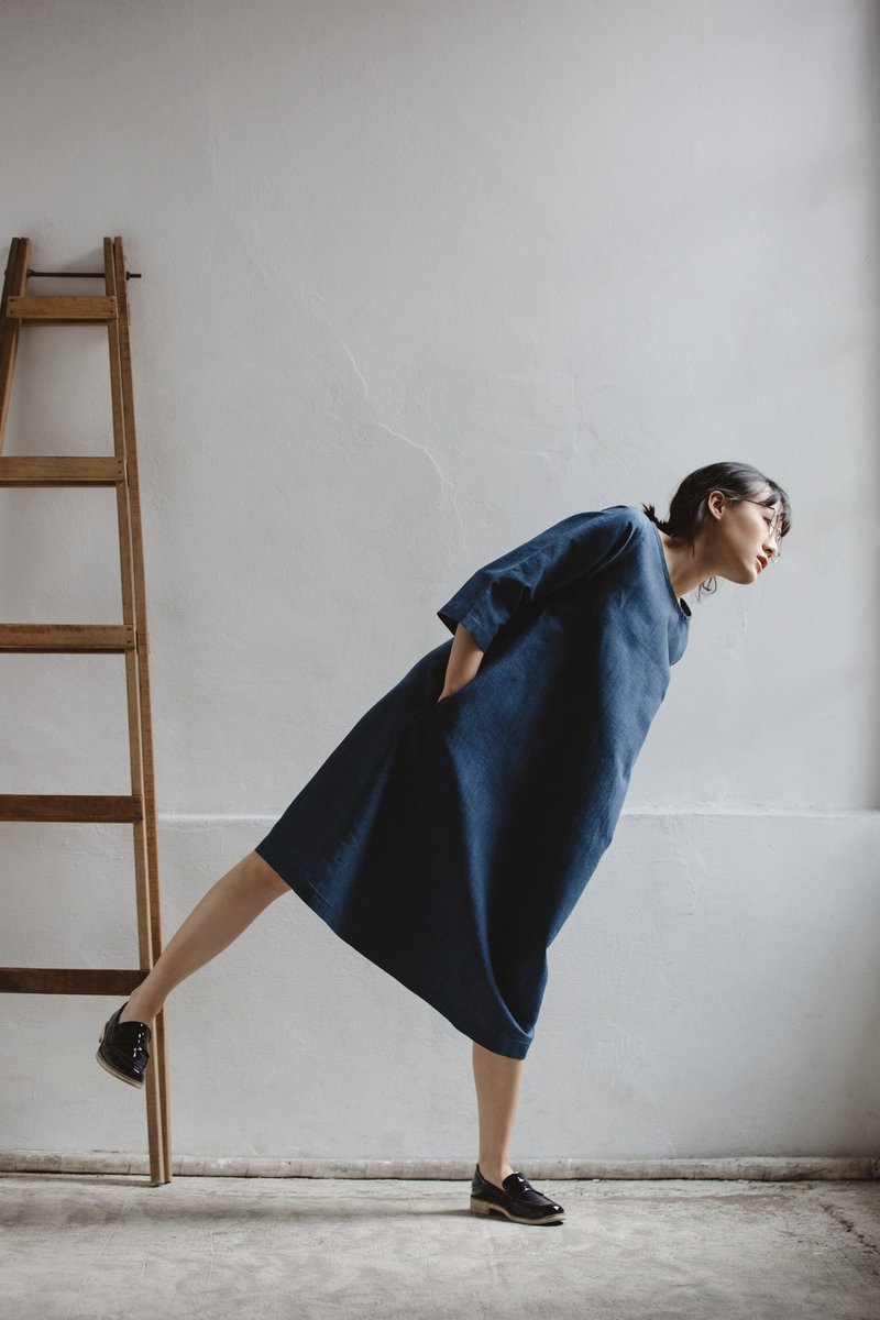 亚麻制宽松连身裙-蓝色 - 洋装/连衣裙 - 棉．麻 蓝色