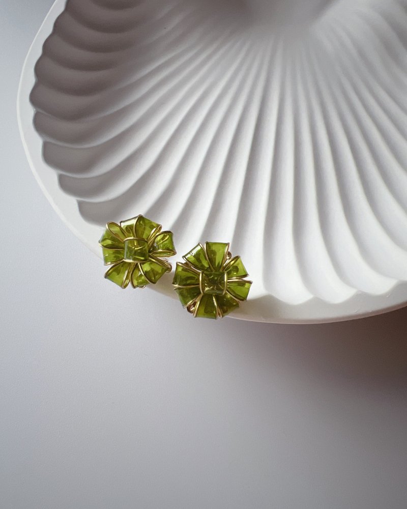 爱的礼物 绿 小小树贴耳脂耳环 - 耳环/耳夹 - 树脂 绿色