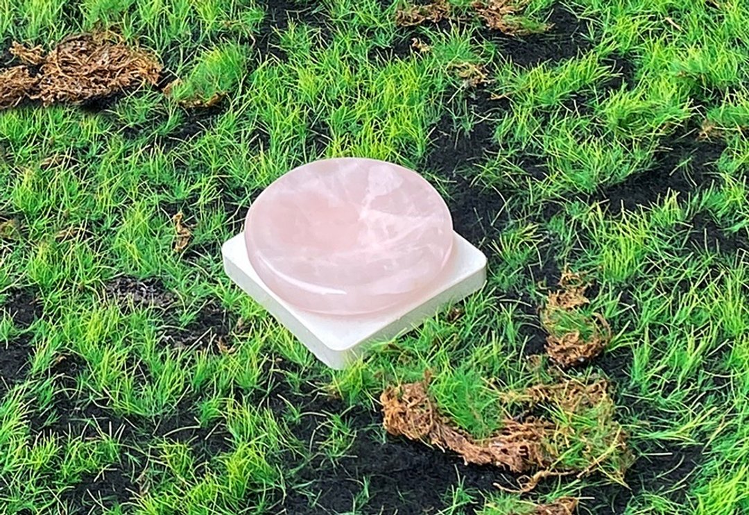 圆圆满满粉晶盘 旺人缘 旺姻缘 饰品盘 天然水晶盘 办公室 风水 - 摆饰 - 水晶 粉红色