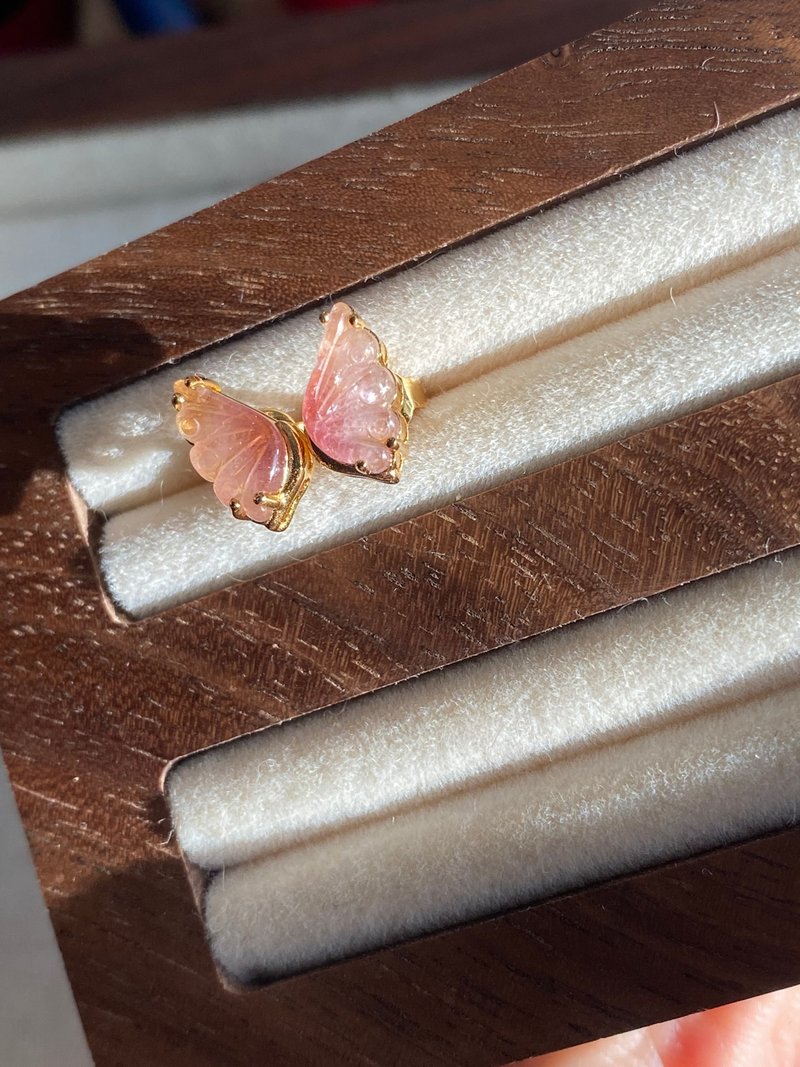 蝶翼轻舞 || 渐变粉红 碧玺 蝴蝶 | 925 纯银镀金 设计镶嵌 耳环 - 耳环/耳夹 - 水晶 粉红色