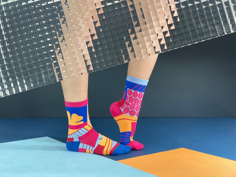 幸运草拼贴 不对称棉质中筒袜 - 袜子 - 桃蓝 - 袜子 - 棉．麻 粉红色