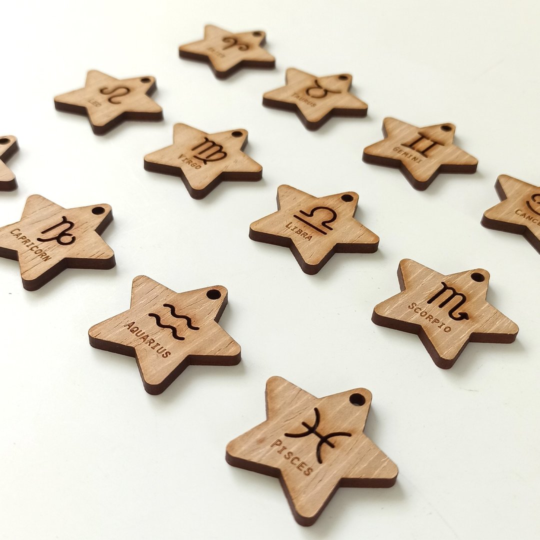 【福袋】文创商品/12 星座吊饰 (2 个一组)  限量优惠。圣诞礼物 - 钥匙链/钥匙包 - 木头 咖啡色