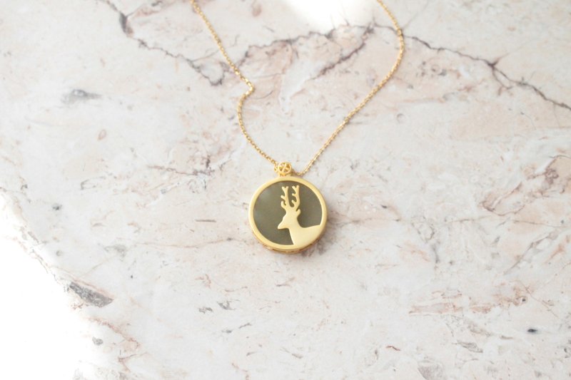 Journal-仙鹿 青海和田晴水玉(和阗玉)冰润圆牌 925银镀雾金项链 - 项链 - 宝石 