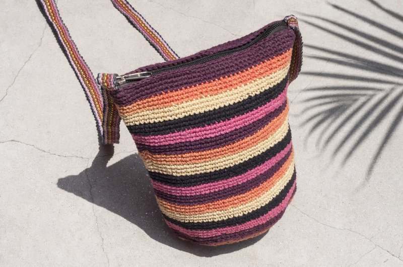 毕业礼物 生日礼物 七夕礼物 天然纯棉钩织斜背包 / wayuu背包 / 侧背包 / 肩背包 / 旅行包 / 手工钩织包 / 手工编织包 - 橘子草莓彩虹色条纹 - 侧背包/斜挎包 - 棉．麻 多色