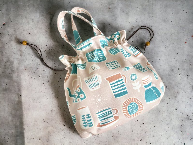 手作束口手提包。可爱杯壶 - 手提包/手提袋 - 棉．麻 粉红色