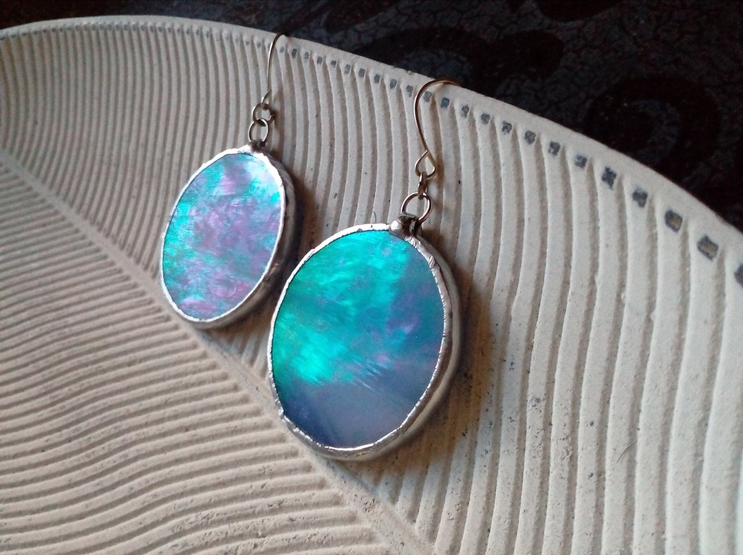 Sky-Blue iridescent Glass earrings. round circle earrings violet color earrings. - 耳环/耳夹 - 玻璃 蓝色