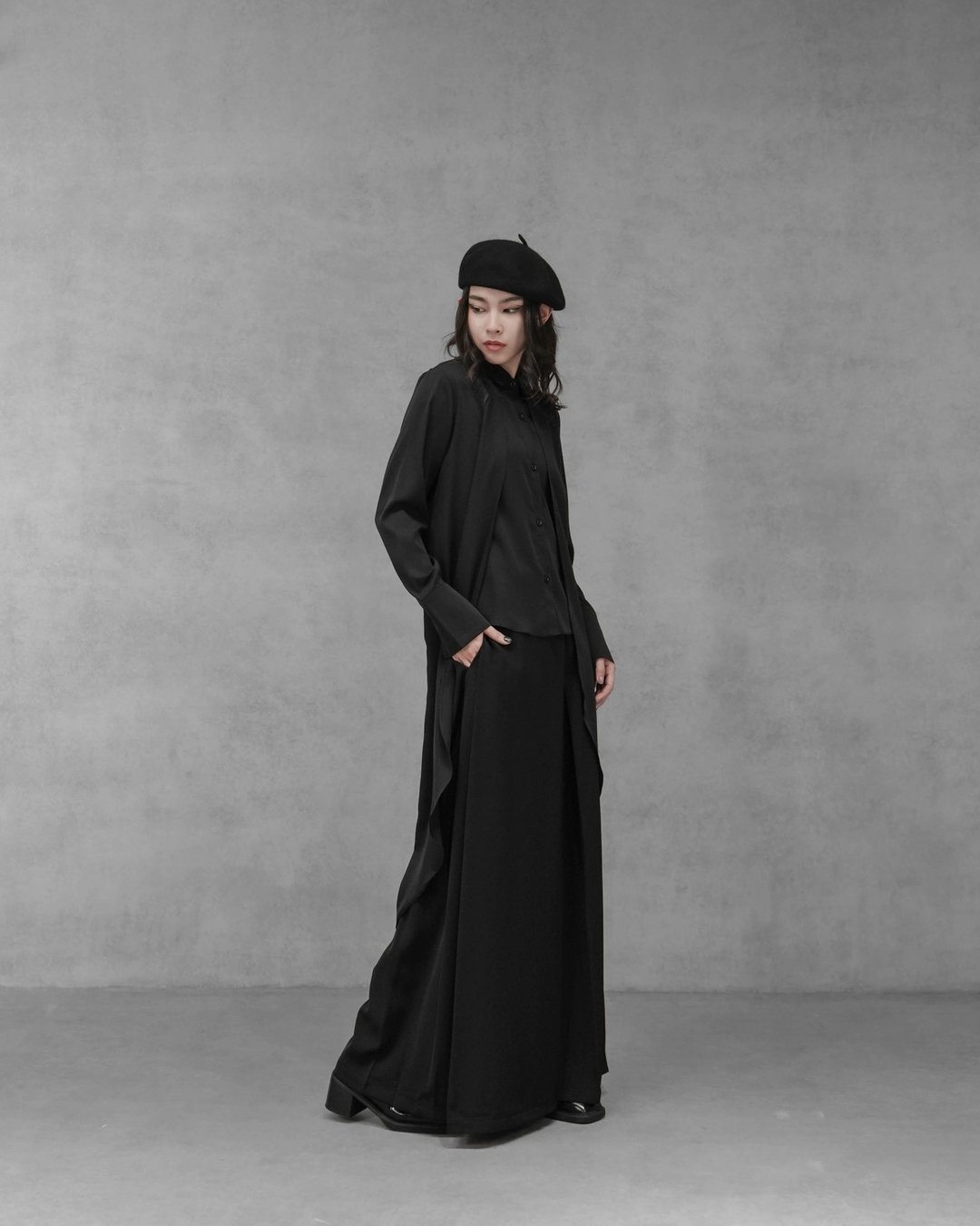 MUKK DESIGN 双片剪裁前短后长衬衫 - 女装衬衫 - 聚酯纤维 黑色