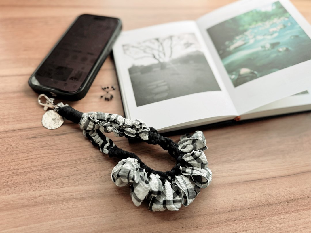 Macrame Camera / Mobile Strap (Black White) - 钥匙链/钥匙包 - 其他材质 黑色