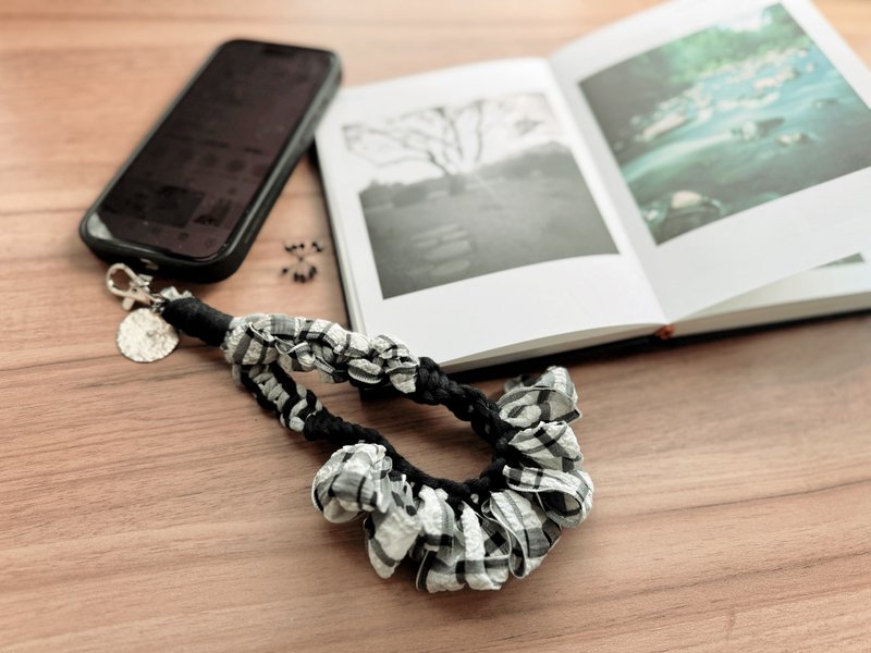 Macrame Camera / Mobile Strap (Black White) - 钥匙链/钥匙包 - 其他材质 黑色