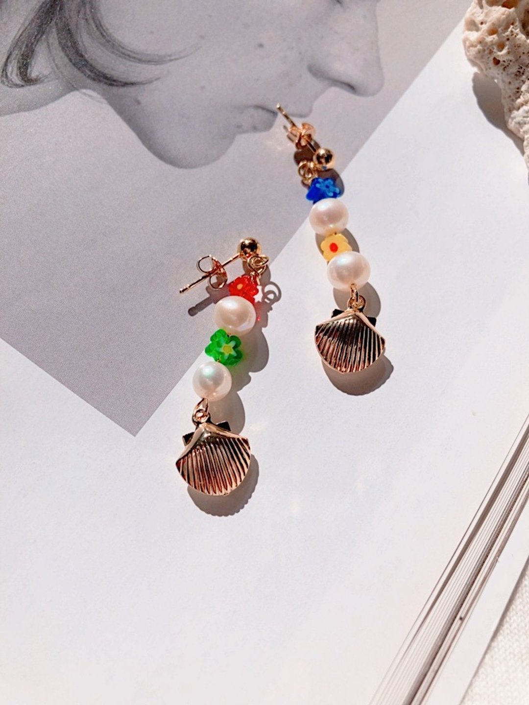 LOU LOU EARRINGS - 花花 玻璃珠 珍珠耳环| Y2K 千禧风饰物 - 耳环/耳夹 - 珍珠 