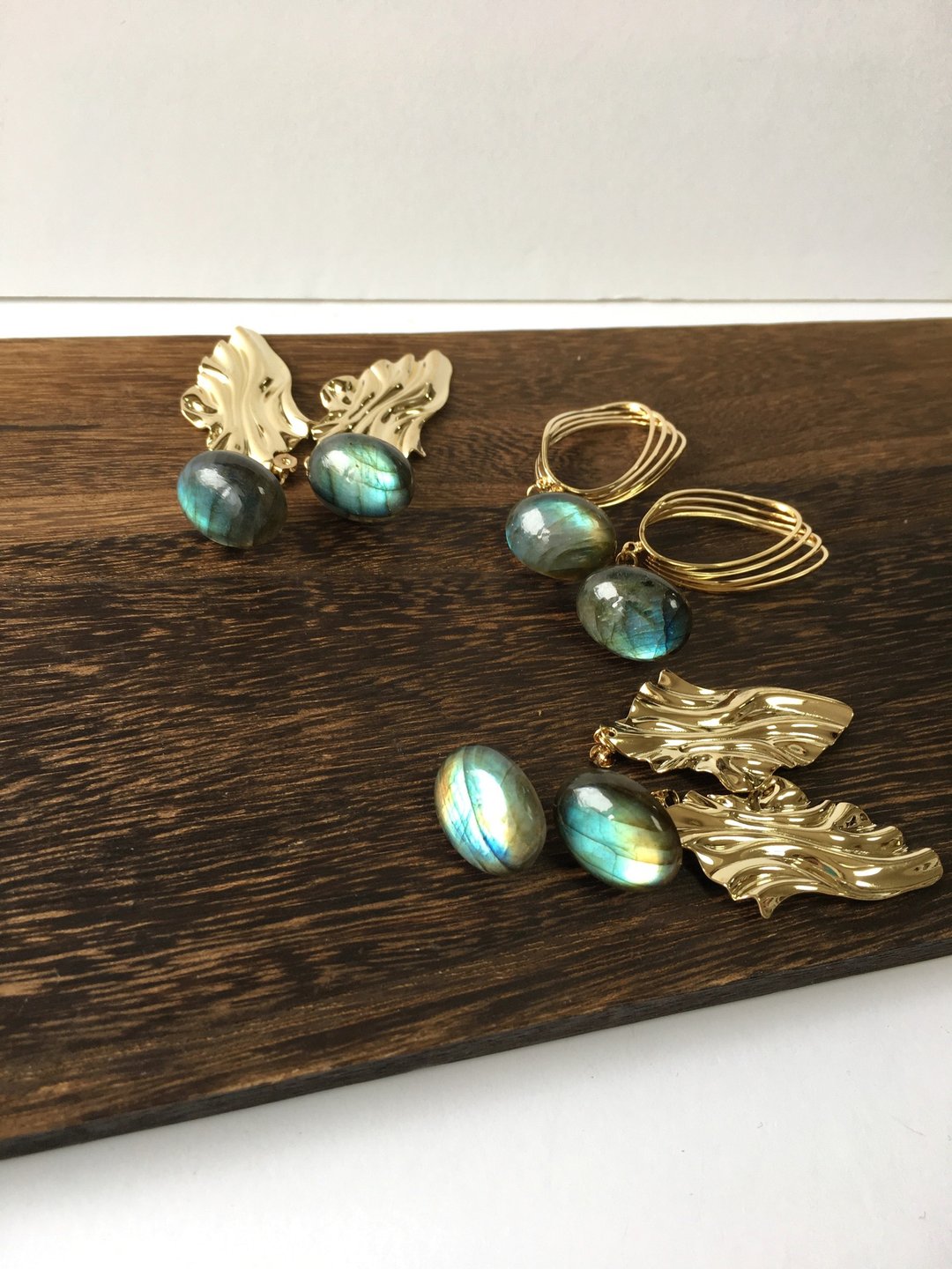 Labradorite and Back motif stud-earring SV925 - 耳环/耳夹 - 石头 蓝色