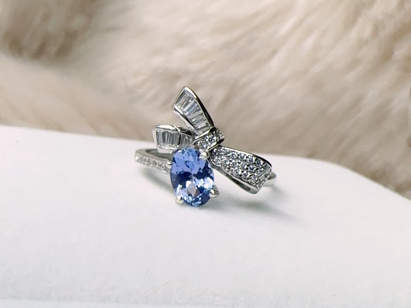 订制款 天然丹泉石 坦桑石 蝴蝶结 优雅甜美 火光璀璨 12月生日石 - 戒指 - 纯银 