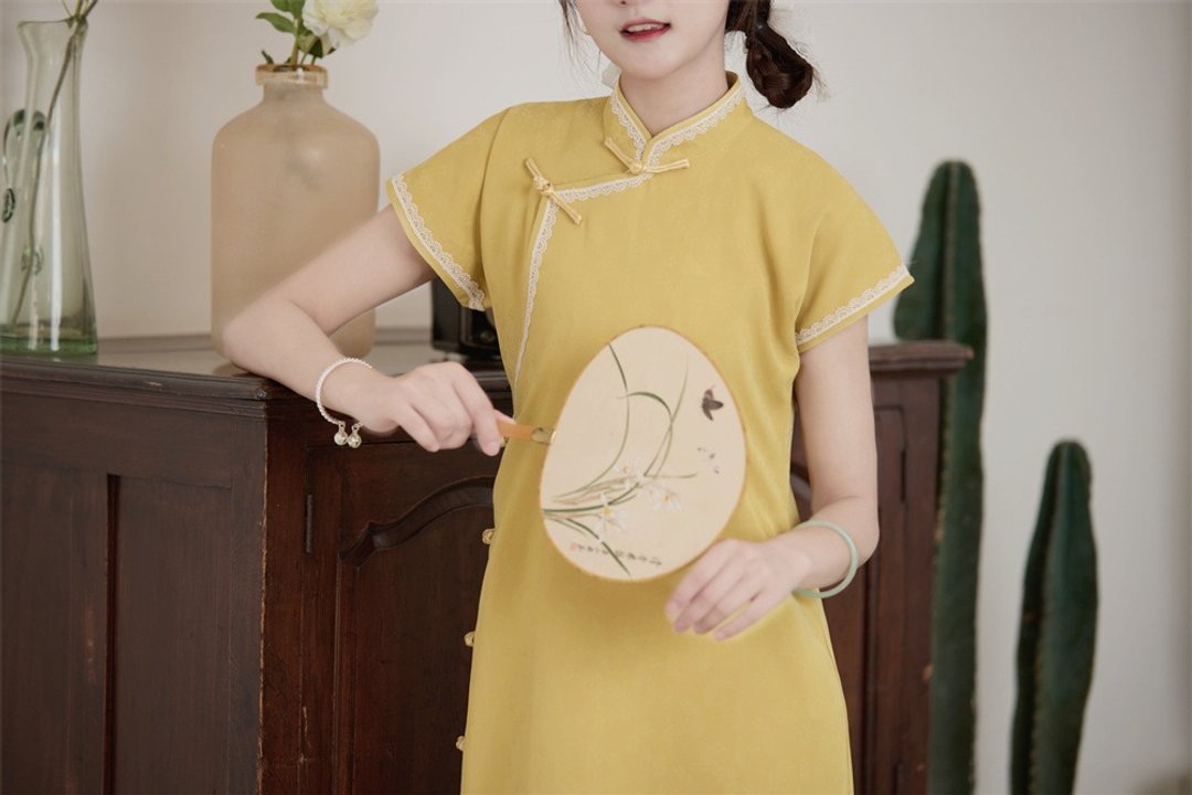 明黃色 撞色蕾絲古法無省少女旗袍 新中式中秋春節改良連身裙洋裝 - 旗袍 - 其他人造纤维 黄色