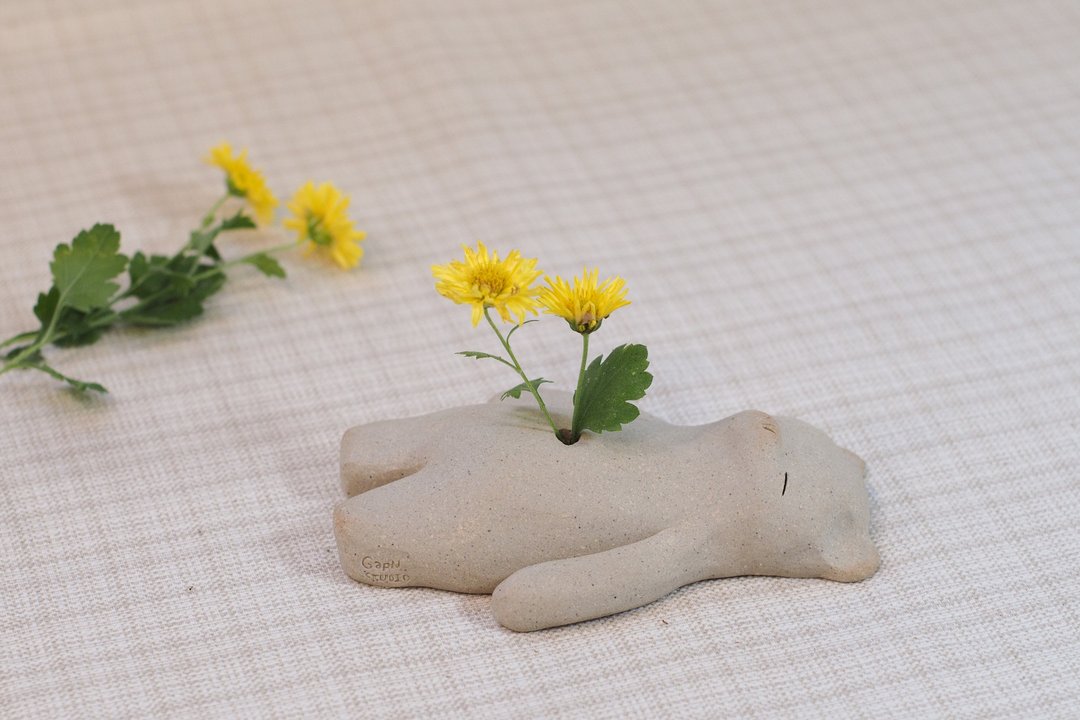 Flower embroidery, Mr. Bear, ceramic belly. - 摆饰 - 陶 咖啡色