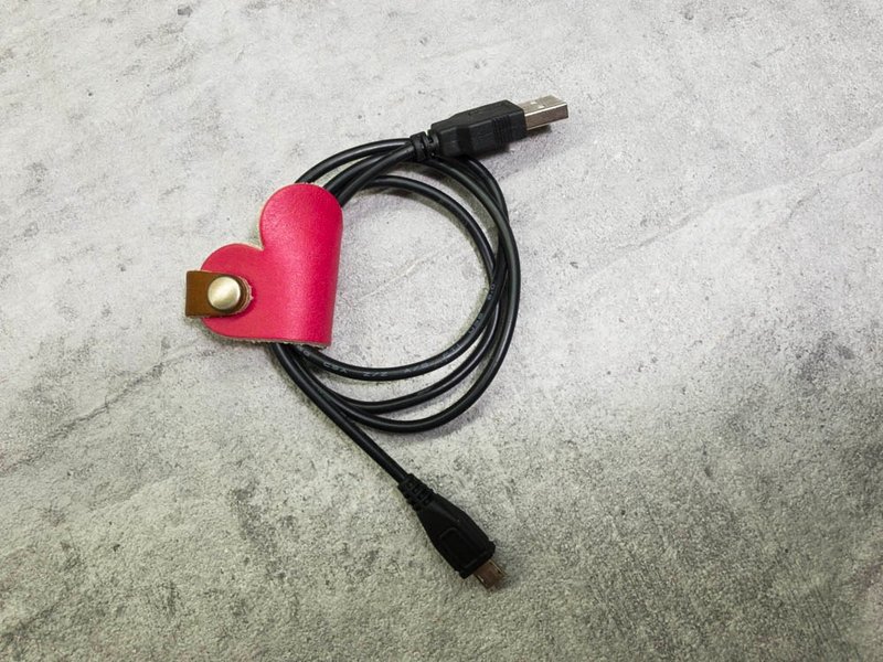 ONES ONES Red heart swaying at the chest Ones heart cord reel Earphone storage OHC-RB - 卷线器/电线收纳 - 真皮 红色