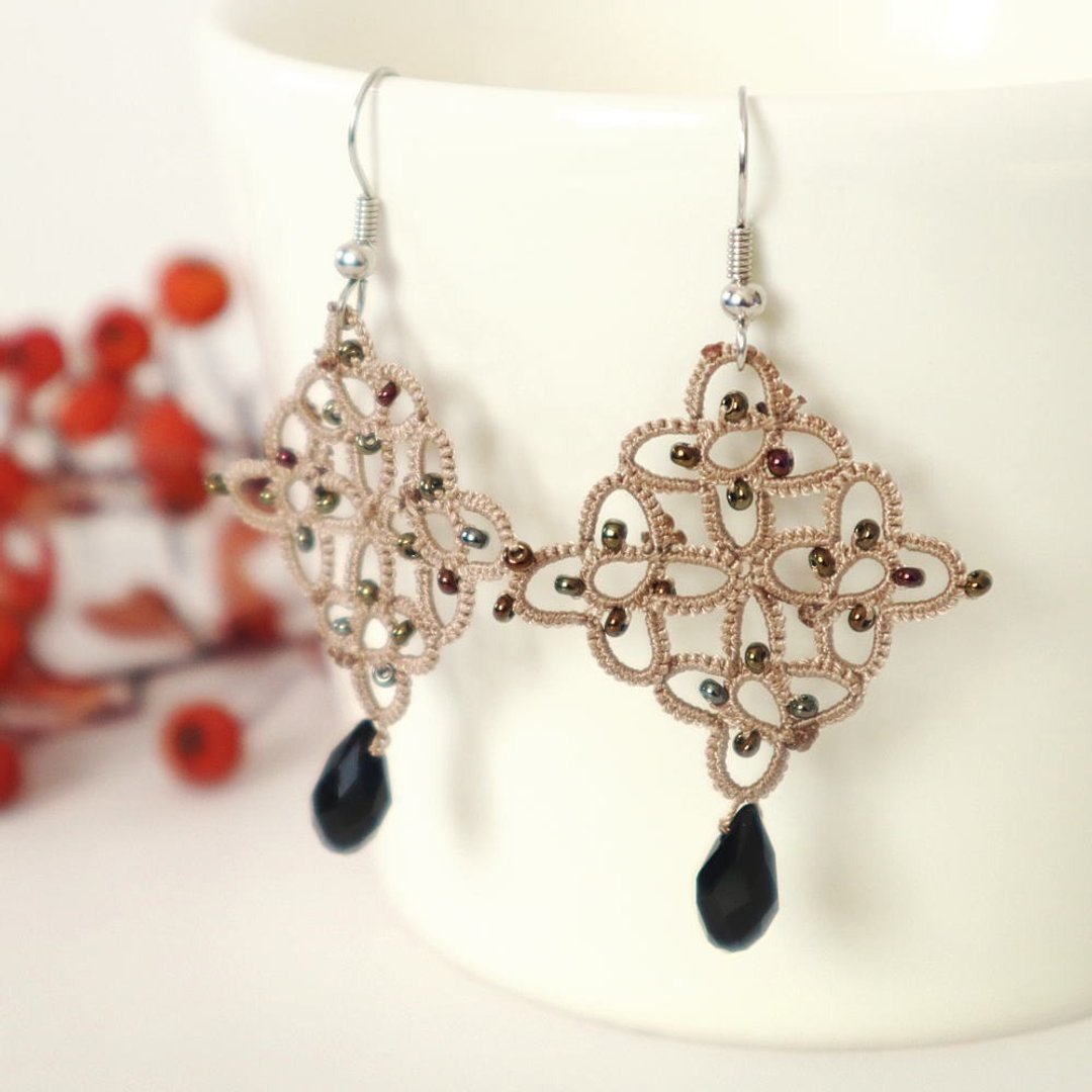 OYA Tatting lace Earrings - RHOMBUS- Walnuts brown - 耳环/耳夹 - 其他人造纤维 咖啡色