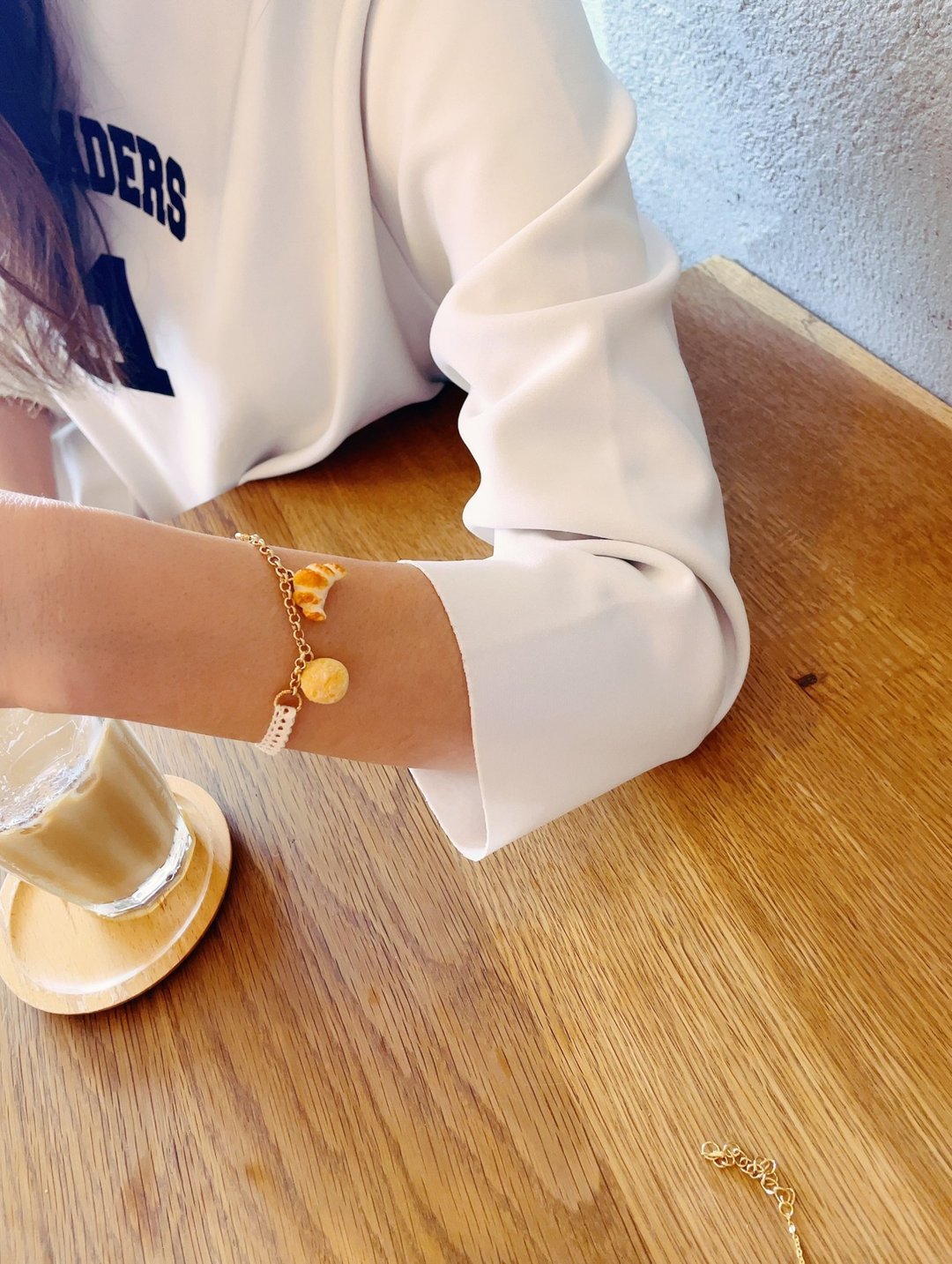 half chain bread bracelet - 胸针 - 粘土 红色