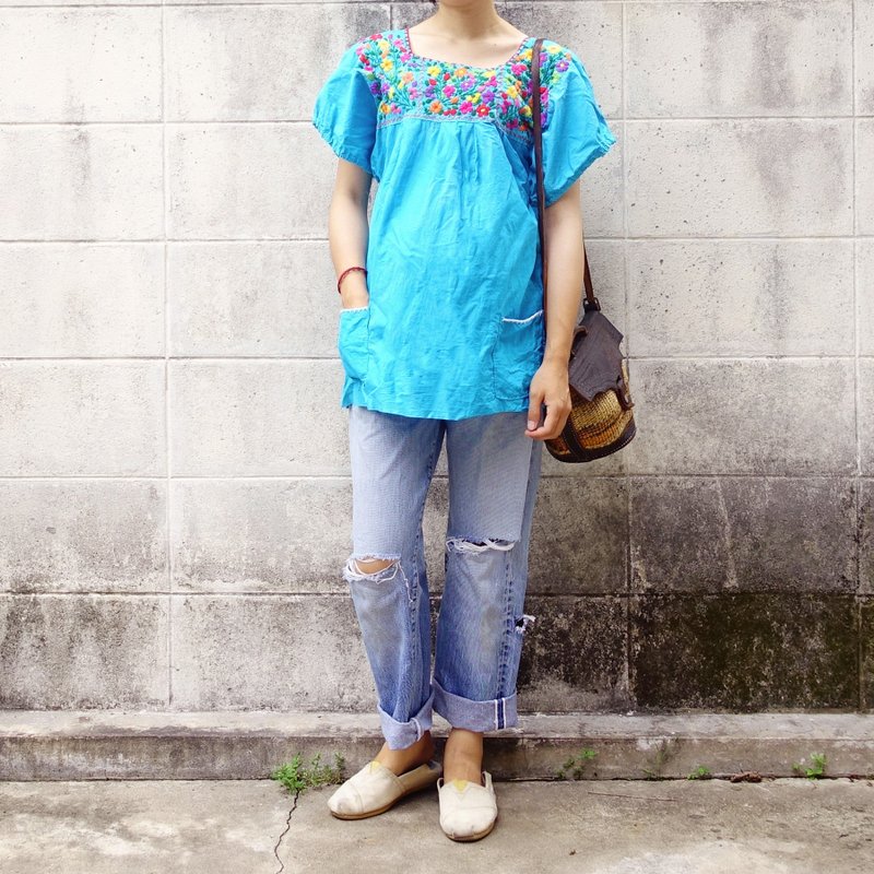 BajuTua /古着/ 70's 天蓝色墨西哥南方百花刺绣上衣 - 女装上衣 - 棉．麻 蓝色