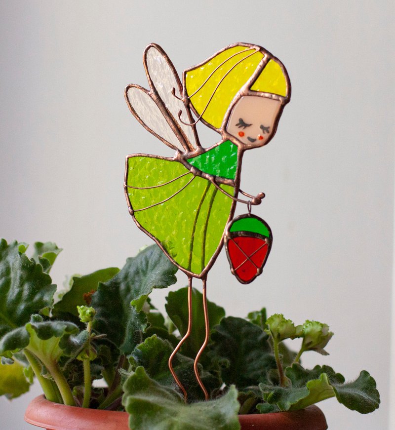 Flower fairy with berry. Stained Glass decoration for plants pots.The Suncatcher - 植栽/盆栽 - 玻璃 绿色