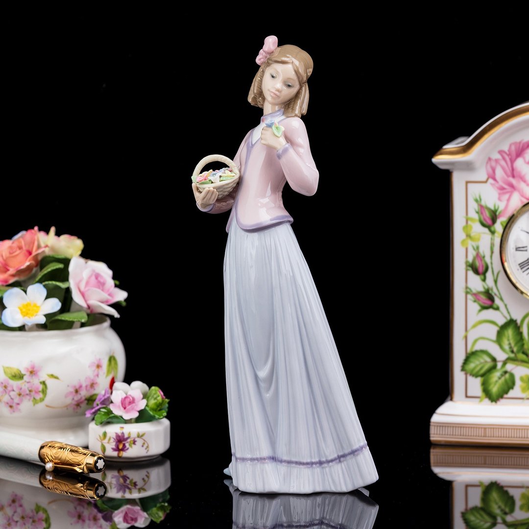 西班牙 Lladró 西班牙雅致瓷偶 花篮少女 1996 收藏款 手工制捏花 - 摆饰 - 瓷 