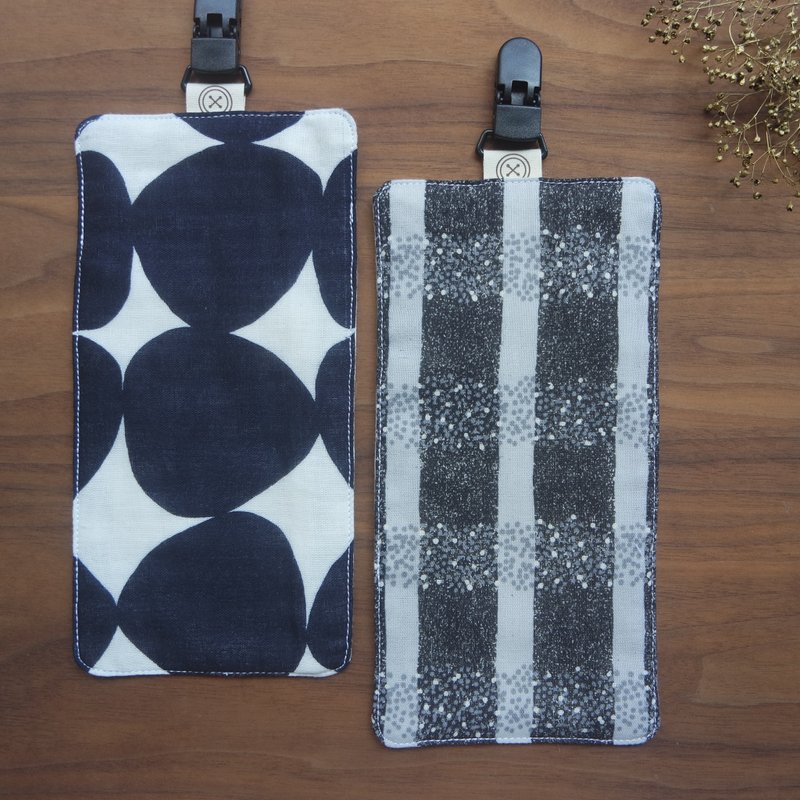 【手帕夹优惠二入组】六重纱幼稚园手帕 / 黑色几何 (现货) - 围嘴/口水巾 - 棉．麻 红色