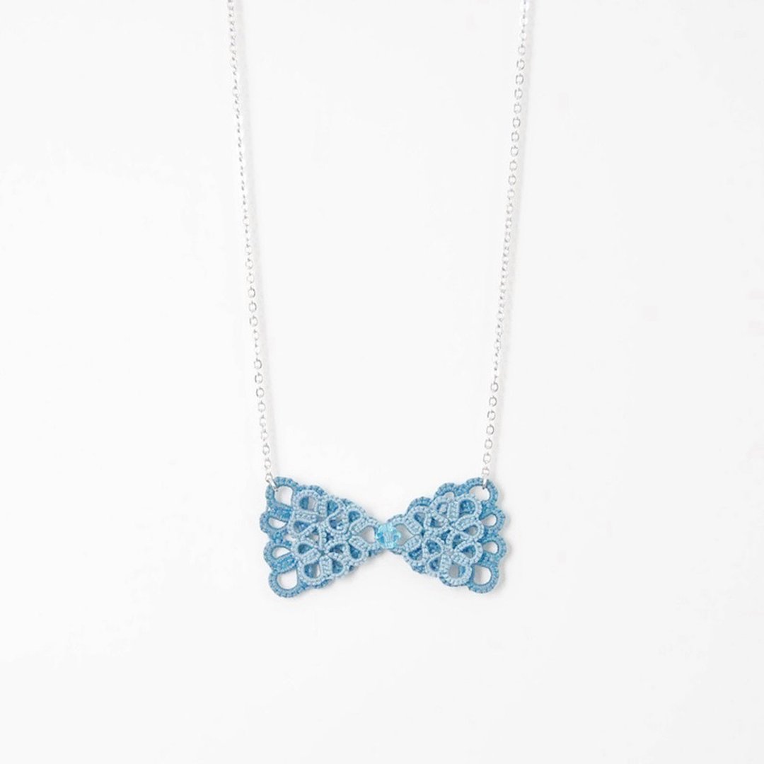 【订制】双蝴蝶结 迷你 湖水蓝 梭编 项链 Tatting Bow Necklace - 项链 - 绣线 蓝色