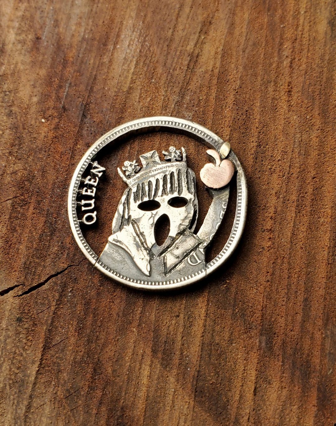 硬币改造吊坠(主题: 恐怖妹妹的执念苹果) - 项链 - 其他金属 银色