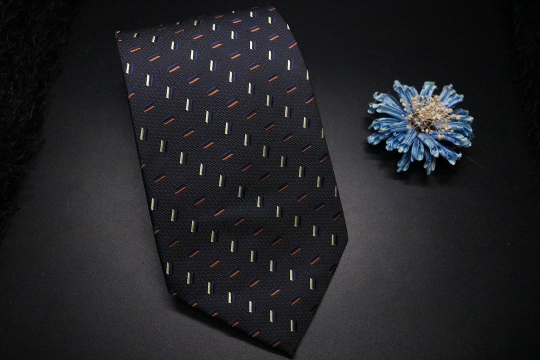 黑色点缀真丝领带/绅士百搭型男necktie - 领带/领带夹 - 丝．绢 黑色