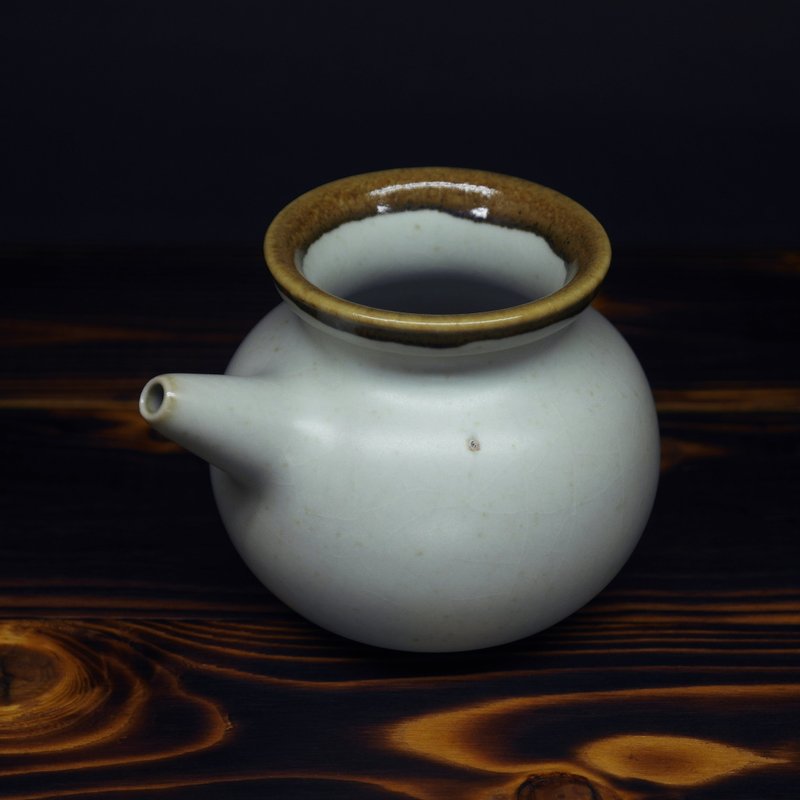 铁口粉青圆型炮管嘴茶海、公道杯、匀杯 手作陶艺 茶道具 - 茶具/茶杯 - 陶 白色