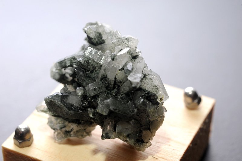 绿幽灵水晶 矿石/水晶/灵修/开运/招财/破煞/防小人 - 摆饰 - 宝石 