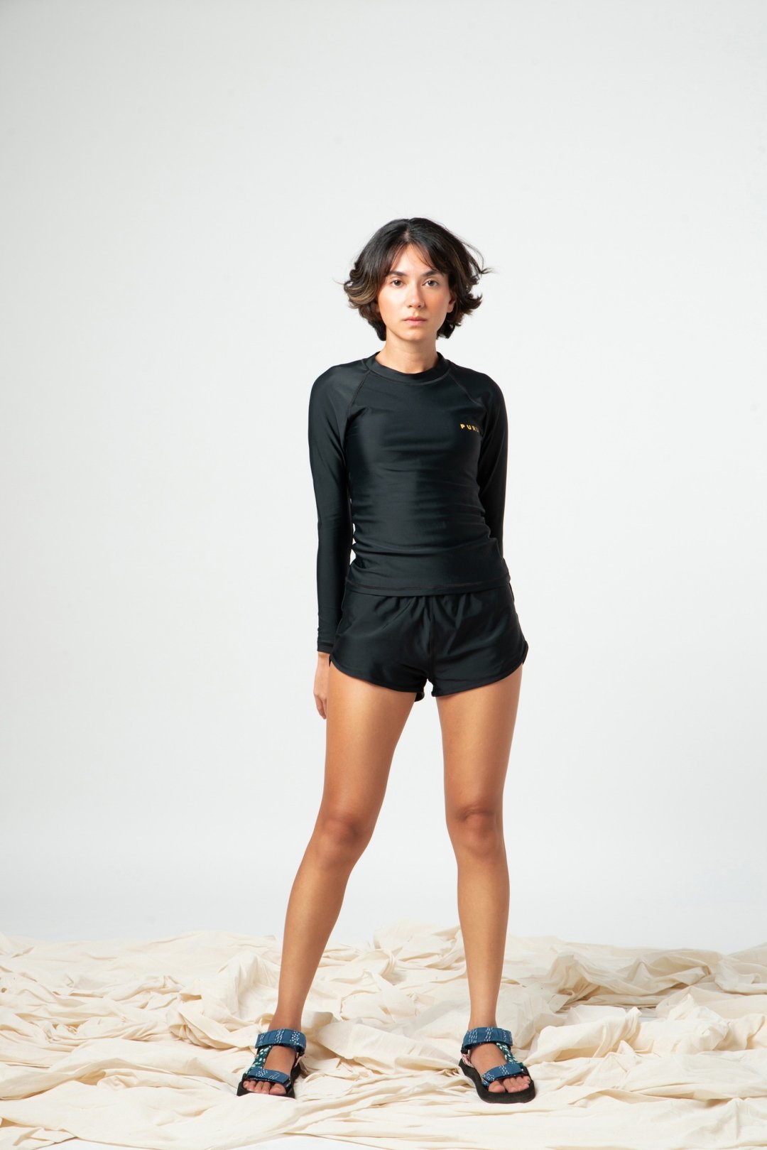 BASIC BLACK RASHGUARD - 女装泳衣/比基尼 - 其他材质 