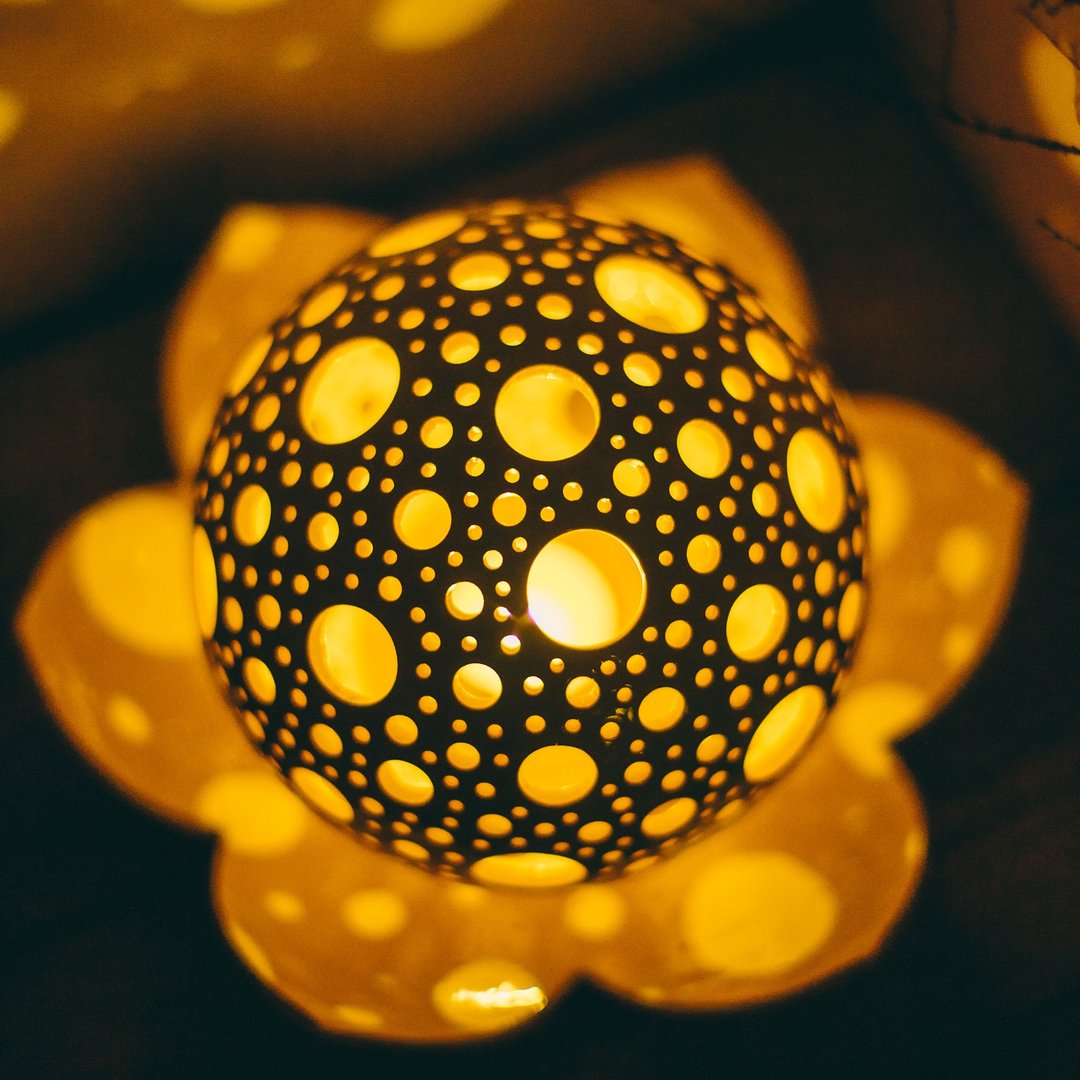 Lotus flower tea light candle holder, Meditation and relaxing candle lantern - 蜡烛/烛台 - 陶 