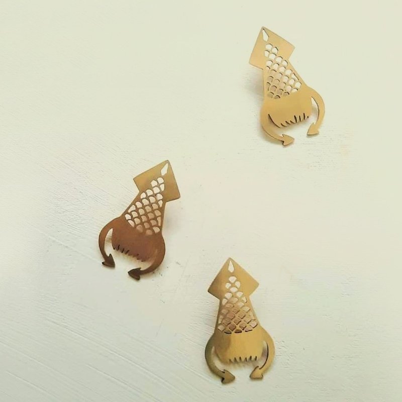 小管个性别针| 包包徽章|海洋元素|品牌设计金工|手工文青风 - 胸针 - 铜/黄铜 金色