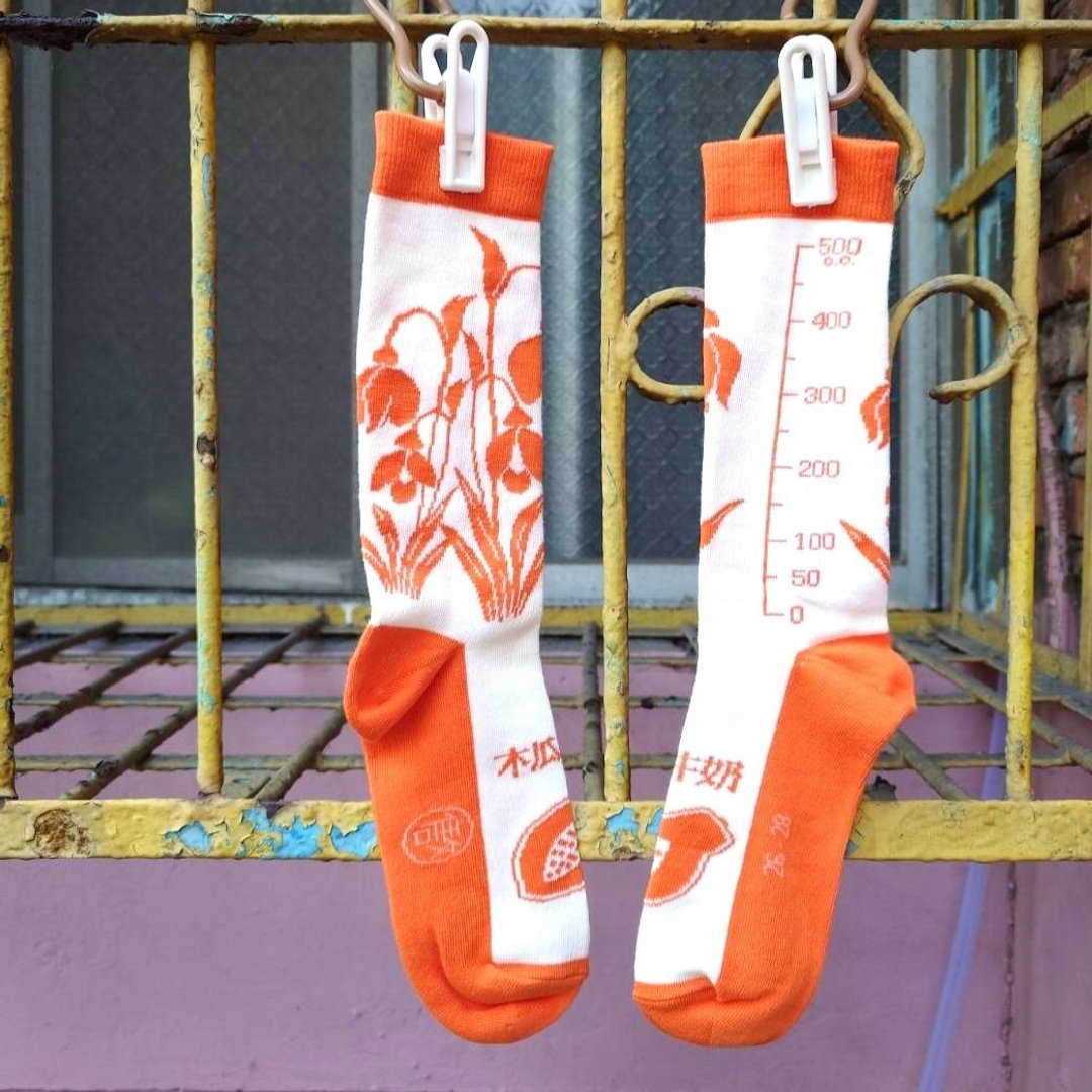 袜好台 Wow Taiwan Style Socks - 木瓜牛奶　男女皆宜　礼物推荐 - 袜子 - 棉 橘色
