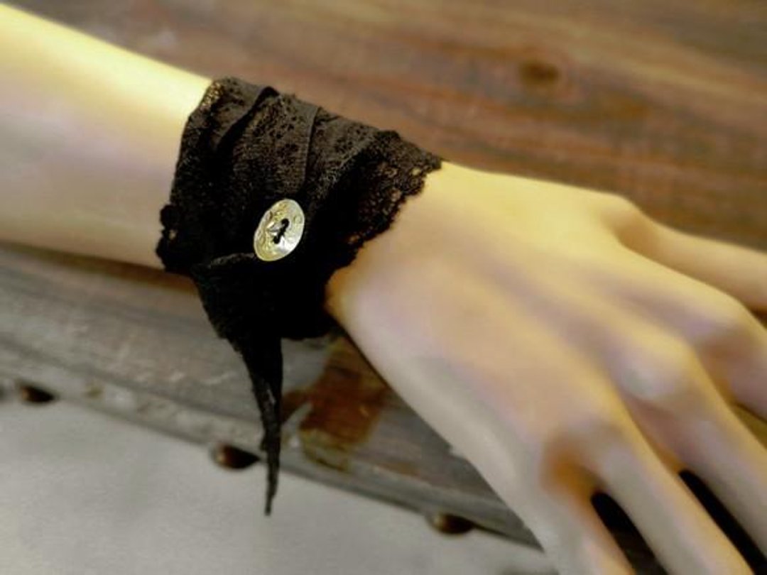 [Moon Flower] Lace Ribbon Bracelet Black A - 手链/手环 - 棉．麻 黑色