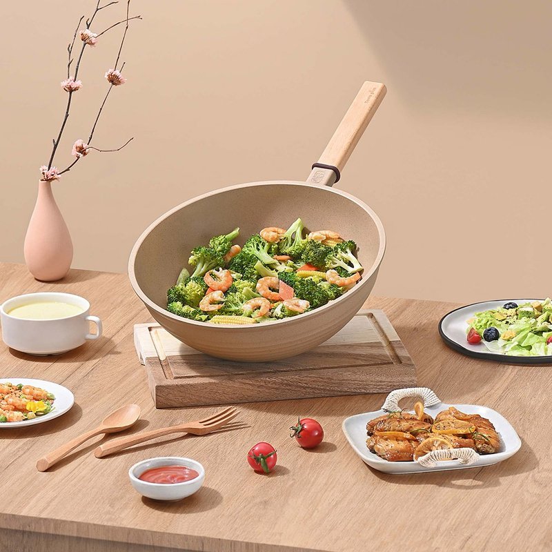 【Taste Plus】悦味元麦 瑞士科技 陶土内外不沾锅 平底炒锅 30cm - 锅具/烤盘 - 铝合金 卡其色