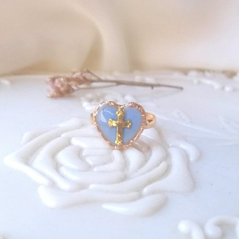 Vintage Cross Heart Ring B (Pale Blue / Free Size) - 戒指 - 树脂 蓝色