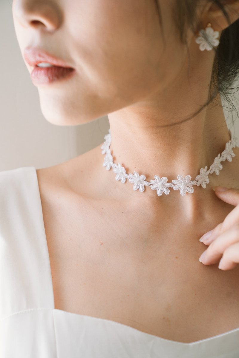 可爱蕾丝小花颈链 - 项链 - 其他材质 白色