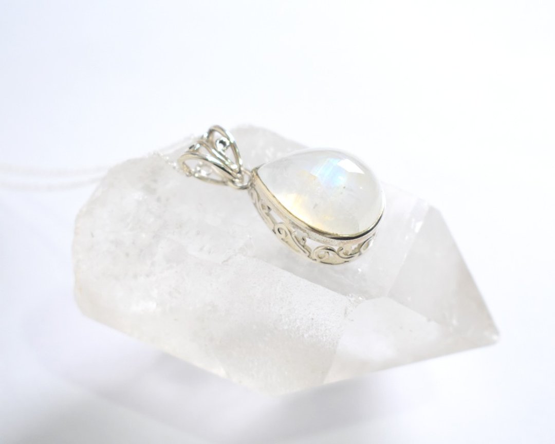 Mysteriously shining rainbow moonstone Silver necklace - 项链 - 石头 透明