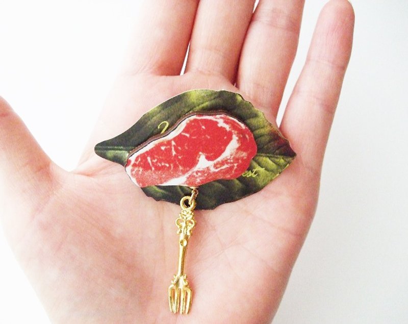 fork with beef brooch - 胸针 - 木头 红色