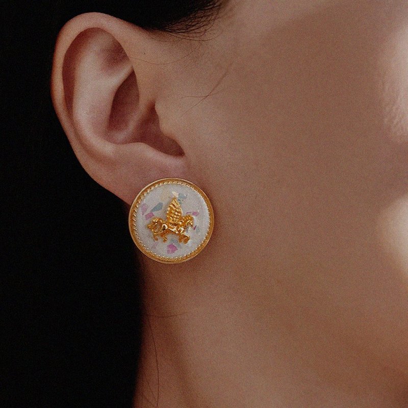 耳环 | Pegasus Realm 飞马幻境 - 香草色 - 耳环/耳夹 - 其他材质 白色