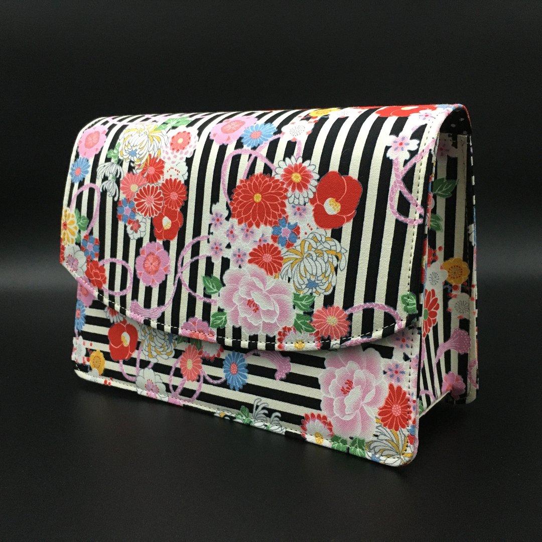 Japanese Flower Mini shoulder Bag Monochrome Hello Tokyo - 侧背包/斜挎包 - 棉．麻 黑色