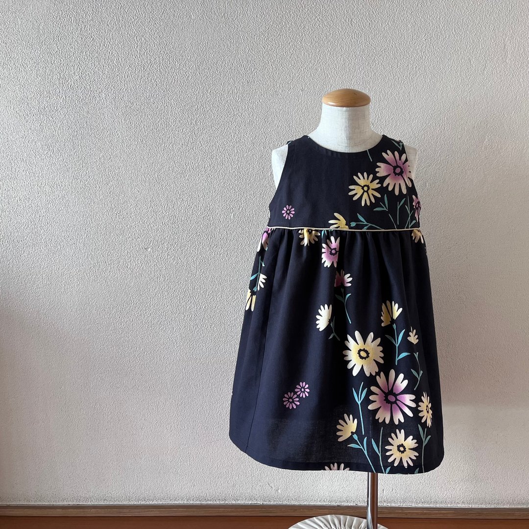 儿童浴衣布料 典雅伞摆洋装 花朵・黑底 80-130 尺寸・订制款 - 童装裙 - 棉 黑色