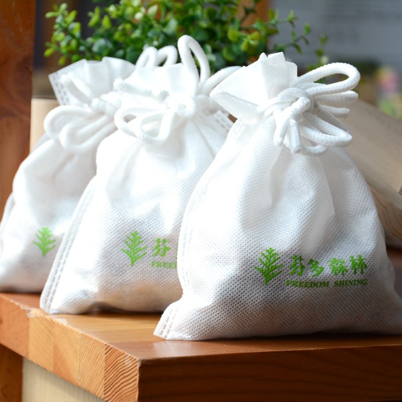 台湾桧碳球珠包|通过SGS检验合格/放在室内的衣柜鞋柜除臭除甲醛 - 其他 - 木头 金色