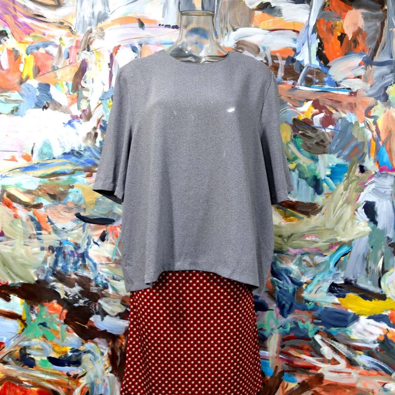 日本中古灰色圆领中袖宽松版型尼龙材质上衣 二手古着珠 - 女装上衣 - 尼龙 灰色