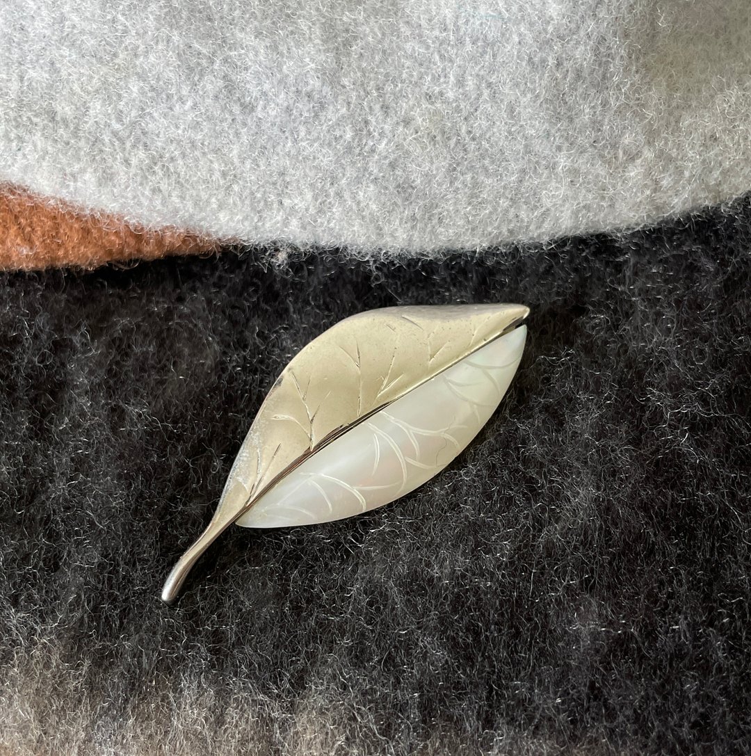 古董透光叶片双色别针胸针心口针 B1252 - 胸针 - 其他金属 银色