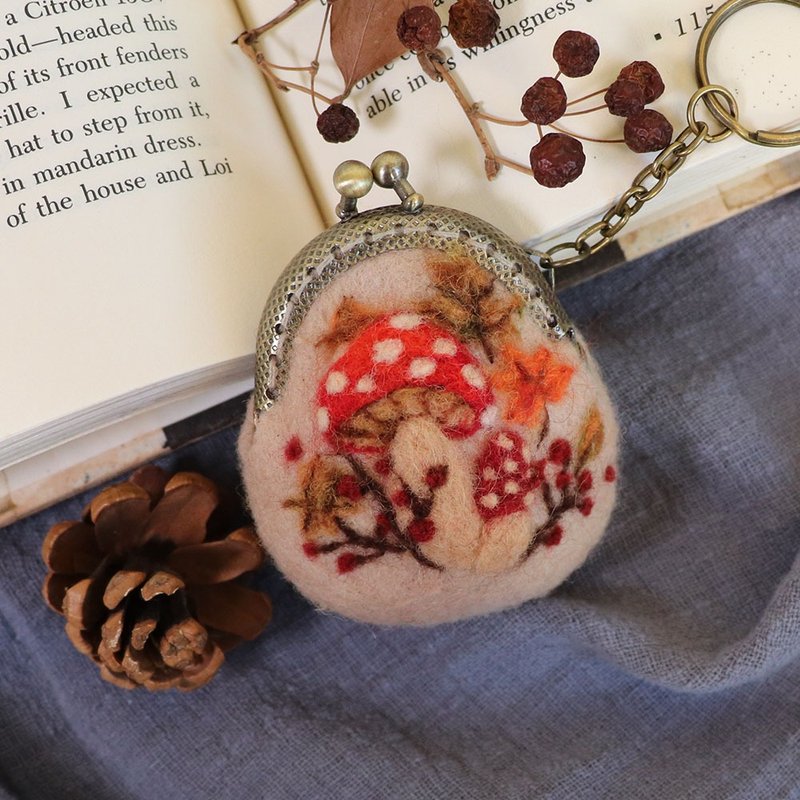 【羊毛毡】迷你口金包-小蘑菇系列-枫红秋色 - 零钱包 - 羊毛 金色